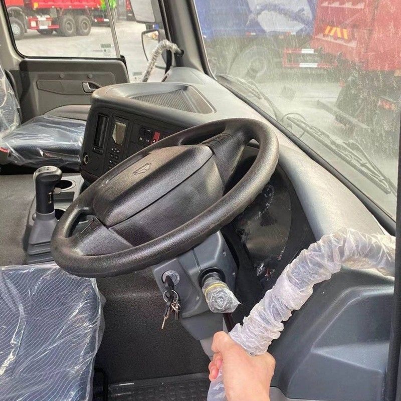 強力な 2023 HOWO 371HP RHD 8X4 ダンプトラック