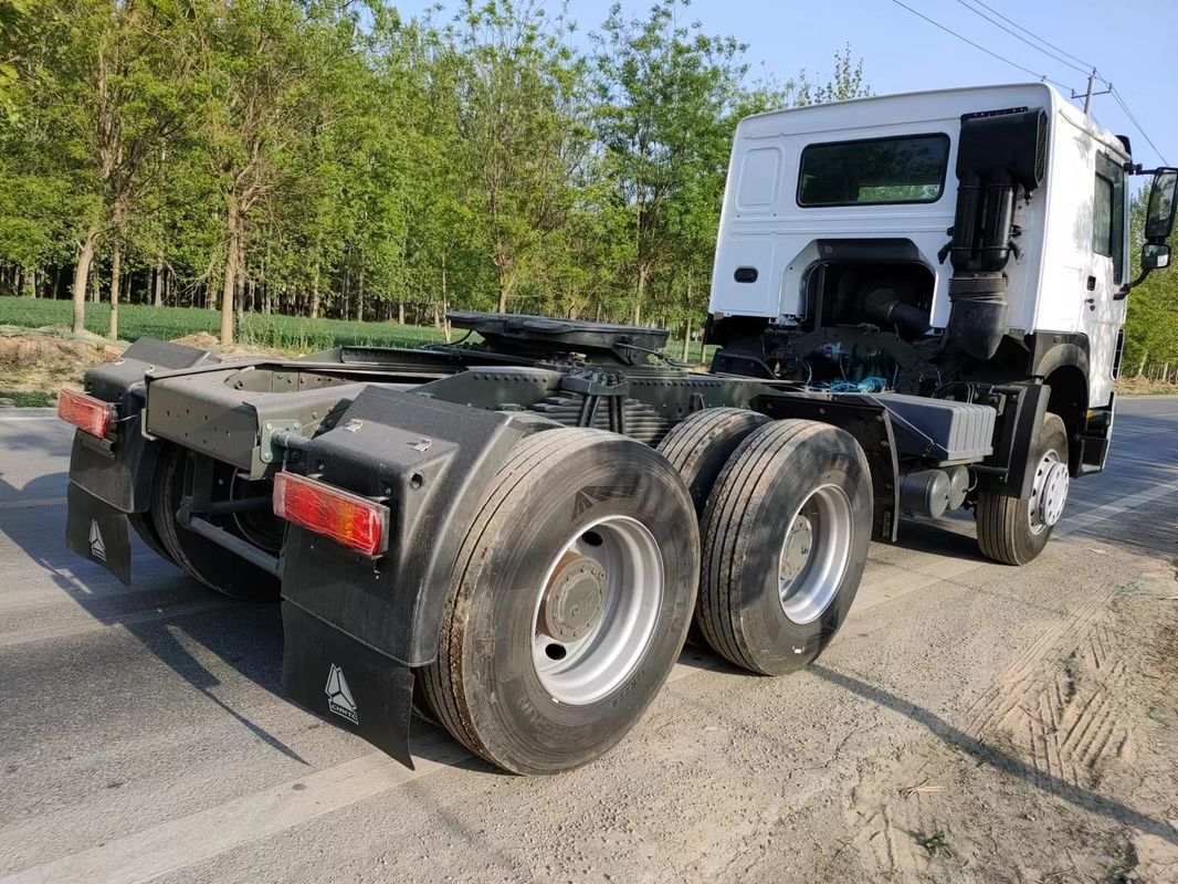 300Ltrの燃料タンク シノトラック ホウ 6x4 全輪駆動 トラクター トラック