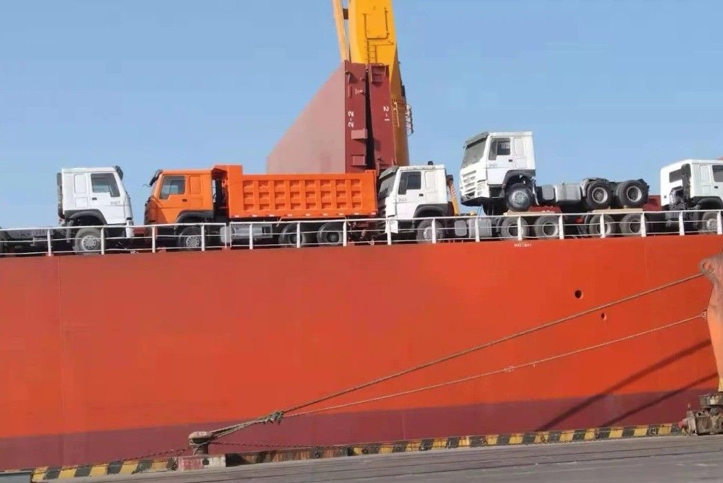 300Ltrの燃料タンク シノトラック ホウ 6x4 全輪駆動 トラクター トラック