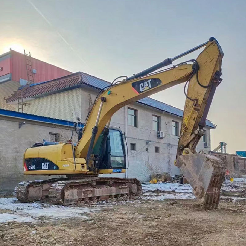 410Lの燃料タンクと20トンのトナージュで,良好な状態のキャット320D2古着掘削機