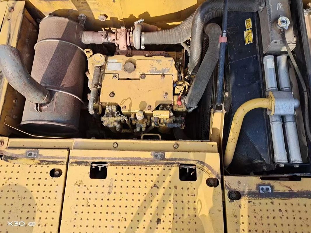 410Lの燃料タンクと20トンのトナージュで,良好な状態のキャット320D2古着掘削機