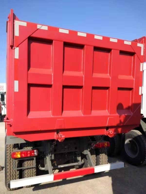 10 タイヤ Sinotruk HOWO 6*4 石砂輸送のための371HPのタップパーダンプトラック