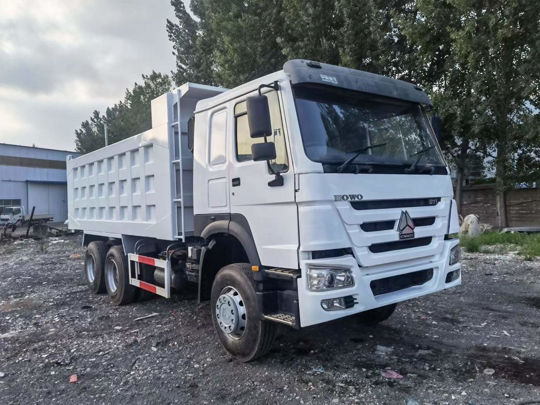 高級標準の改装されたHOWO76 キャビ 25000kg 負荷ダンプトラック 6*4 性能