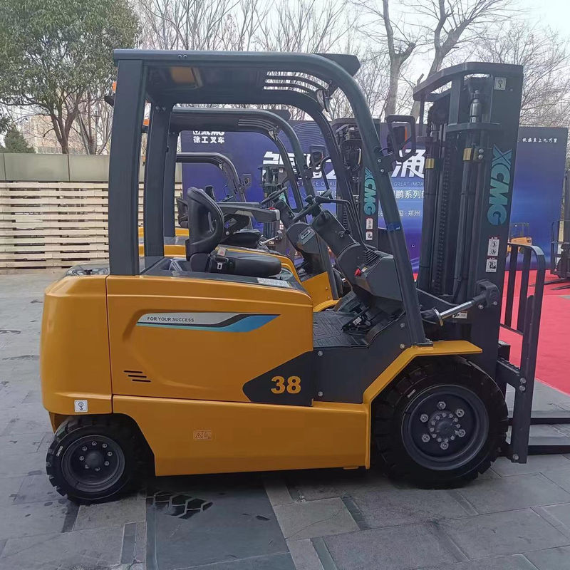 3.8 トンのフォークリフトで,性能が良し,高さ2540mmで手頃な価格で