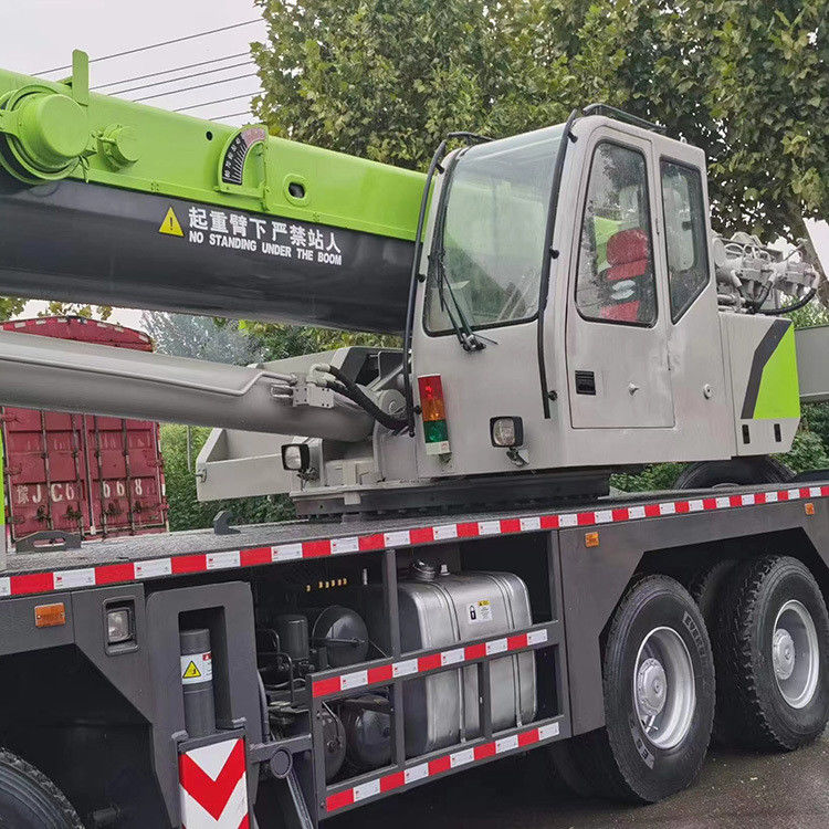 マレーシアの25トンの移動クレーン ズームリオン 130トンのトラッククレーン