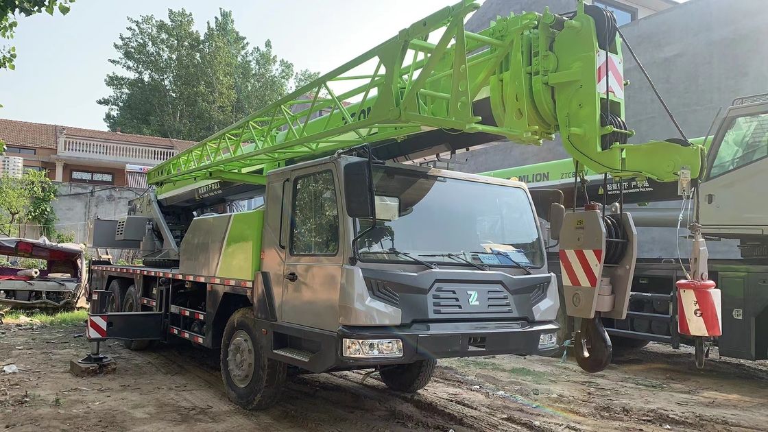 移動式トラッククレーン 25トン 50トン 100トン 200トン 300トン 最大持ち上げ高度