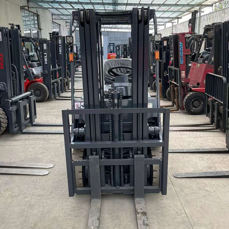 1.5トンのTCM電動フォークリフト 倉庫の材料処理や衣料品店に最適