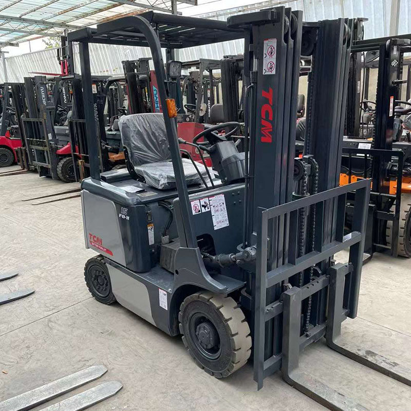 1.5トンのTCM電動フォークリフト 倉庫の材料処理や衣料品店に最適