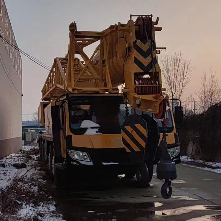 100トンのQY100K 望遠鏡式直立ブームクレーン型の中古用ズームリオントラッククレーン