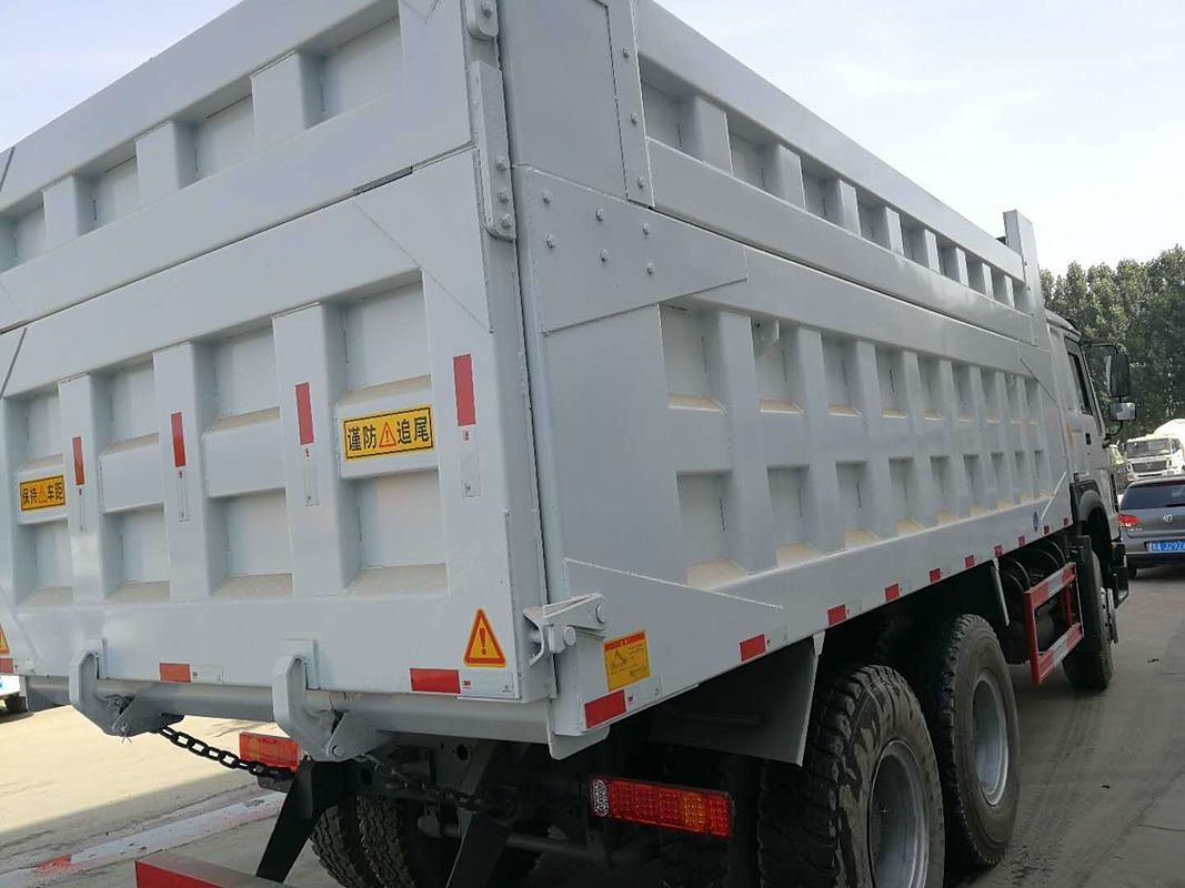 普通の運転席 重荷トラック シノ シノトラック ホウ 371hp 6x4 8x4 ティッパー 使用済みダンプトラック