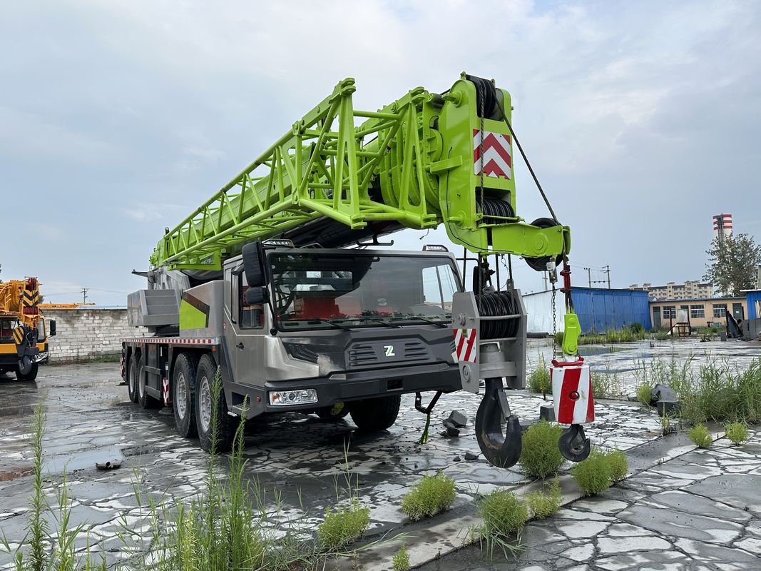 ズームライン ZTC800V 中古 80トンのトラッククレーン 80000KG重量と8気筒ディーゼルエンジン