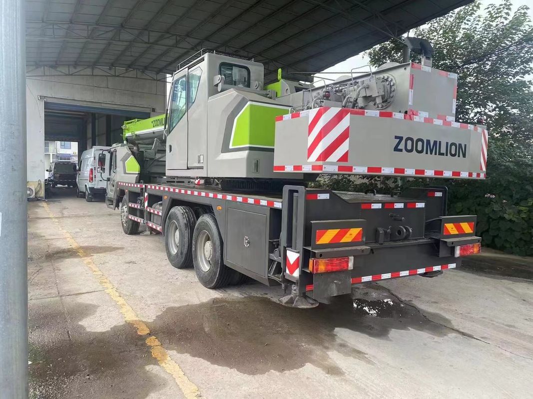 Zoomlion モバイルクレーン トラック 25T 最大25TONの古着クレーン