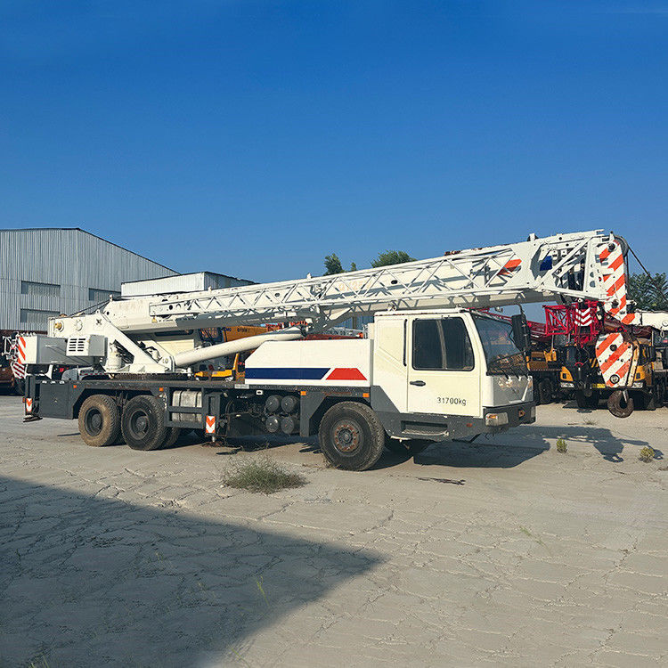 白色と水力シリンダーを持つ25トンのズームリオン建設クレーン