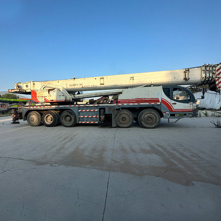 白色と水力シリンダーを持つ25トンのズームリオン建設クレーン