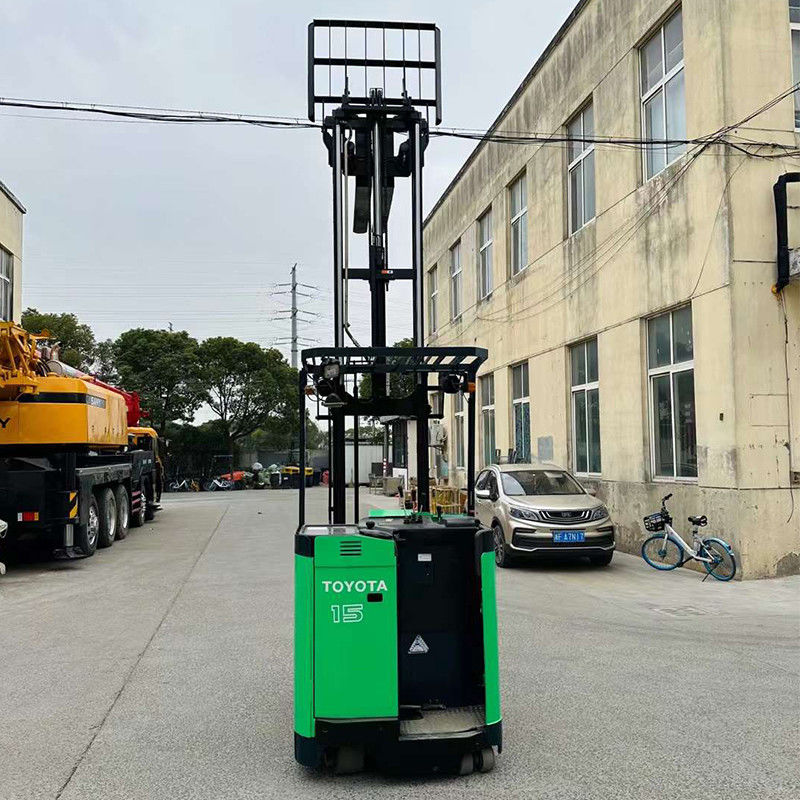 ミニモンタカーガス エレクトリコ テレハンドラー 1.5 トンの電気フォークリフト 150mフォーク幅