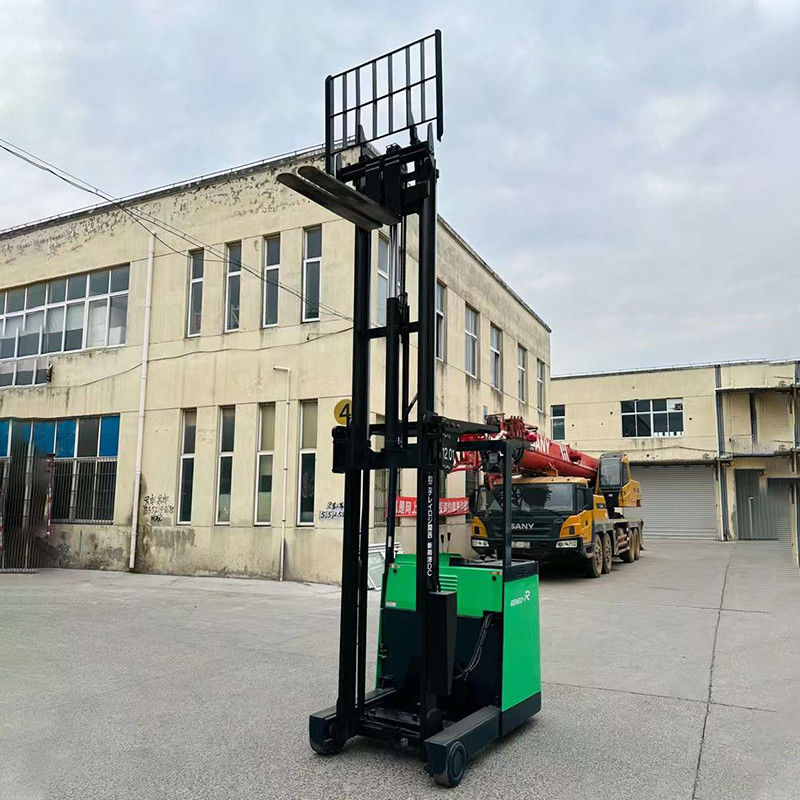 ミニモンタカーガス エレクトリコ テレハンドラー 1.5 トンの電気フォークリフト 150mフォーク幅