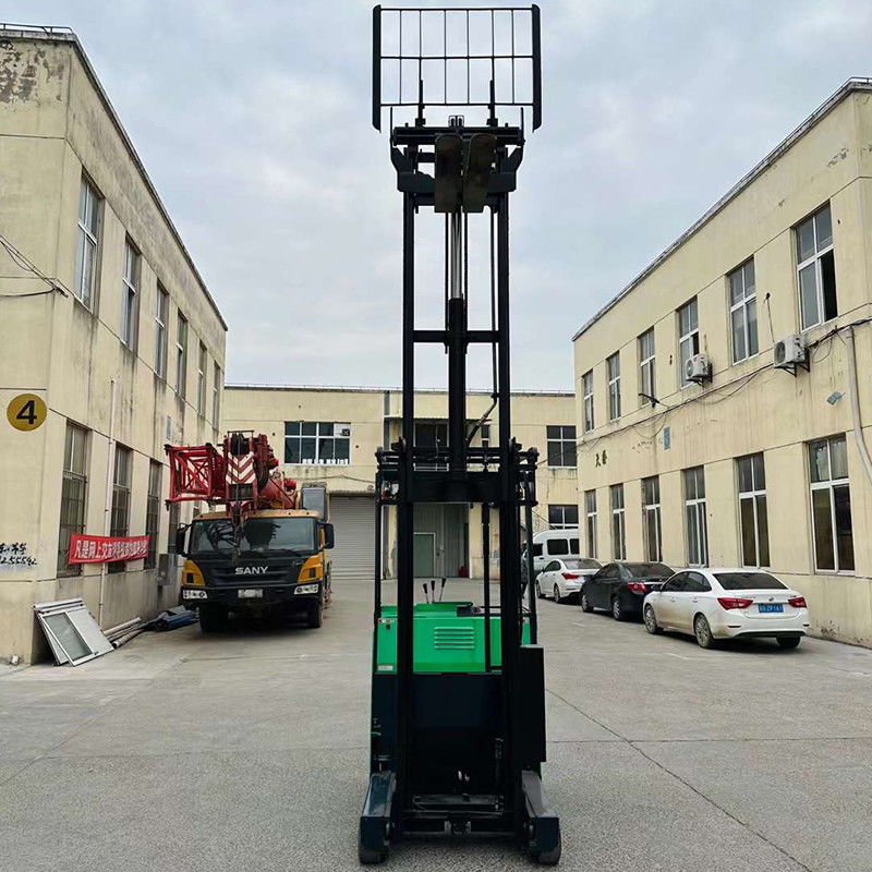 ミニモンタカーガス エレクトリコ テレハンドラー 1.5 トンの電気フォークリフト 150mフォーク幅