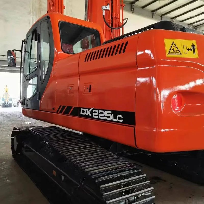 最大掘削半径 10705 mm 110 kw 状態良好 ドーサン DX225 LC クローラー 掘削機
