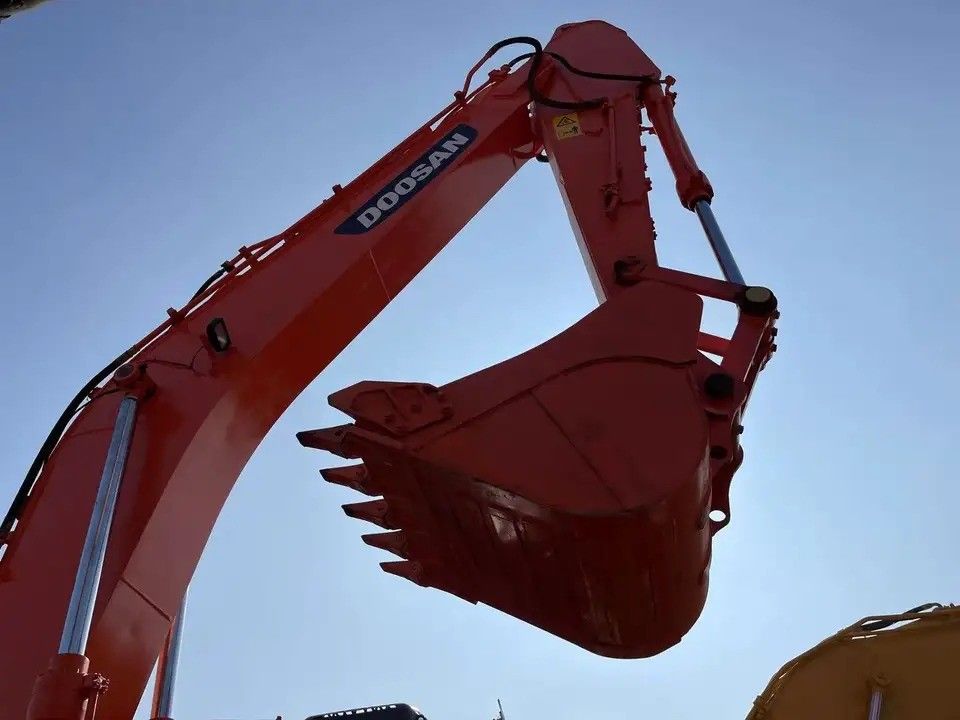 最大掘削半径 10705 mm 110 kw 状態良好 ドーサン DX225 LC クローラー 掘削機