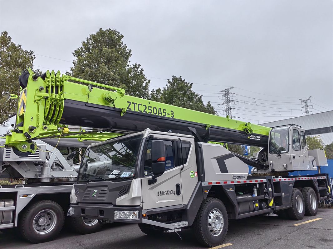 Zoomlion 20 トン 25 トン 50 トン トラッククレーン マレーシアの建設プロジェクトに最適