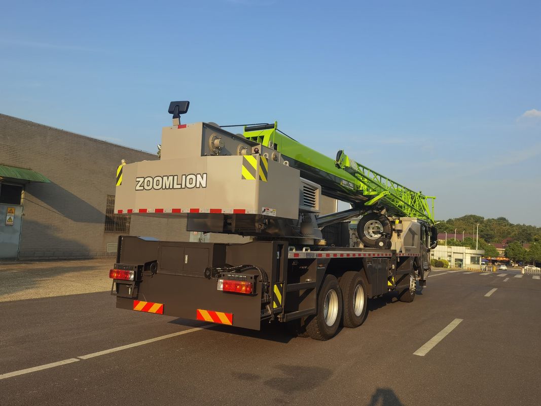 Zoomlion 20 トン 25 トン 50 トン トラッククレーン マレーシアの建設プロジェクトに最適