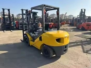 日本で使用されたコマツーFD30 3トンのディーゼルフォークリフト 4D94LEエンジンモデル