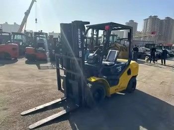 日本で使用されたコマツーFD30 3トンのディーゼルフォークリフト 4D94LEエンジンモデル