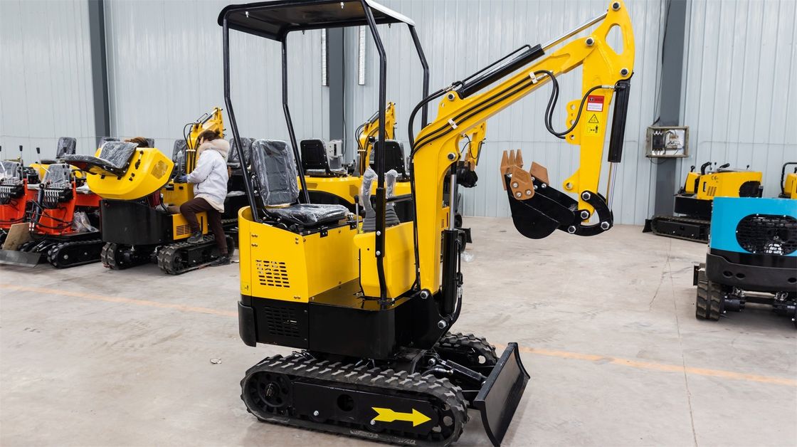 8.2 kW ディーゼルエンジン 0.8-1 トンのミニ掘削機 最大掘削深さ 1650mm