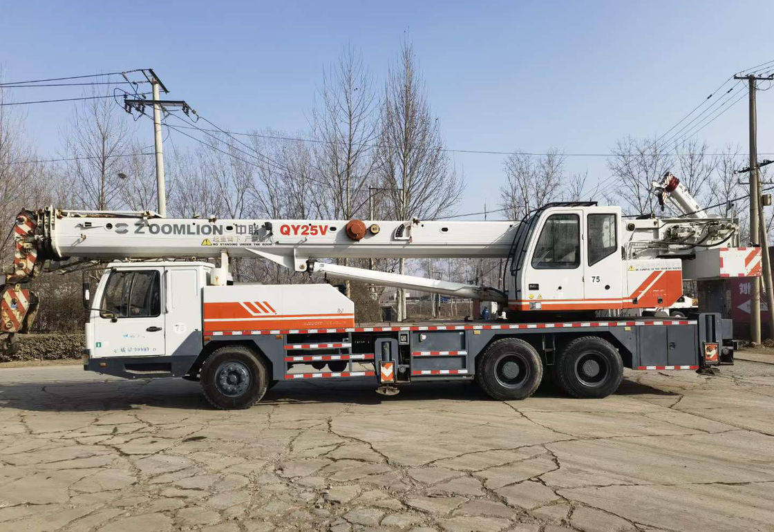 Zoomlion QY25V 39m 20トン 25トンのクレーントラック 980KN.m 最大電圧