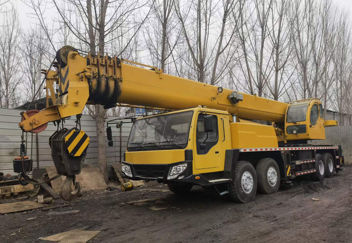 建設用 50トンのトラッククレーン 10.7mの基本腕と水力ポンプ