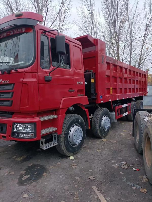 Shacman F3000 8x4 トンパー トラック 貨物タンク 7600 X 2300 X 1500 mm サイズ