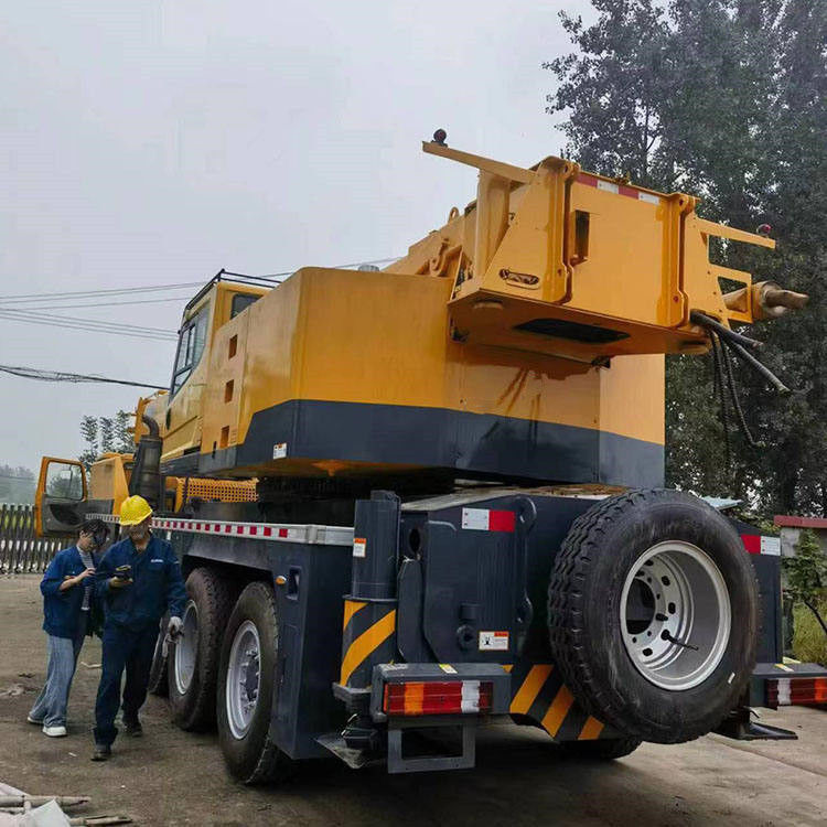 精密な持ち上げ作業のためのフアデから100トンのテレコピックブーム水力トラッククレーン