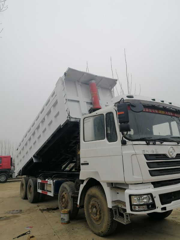 39000kg 制限重量 Shacman F3000 8x4 トンパー トラック ダンプ トラック 6.2-8m 貨物タンク 長さ