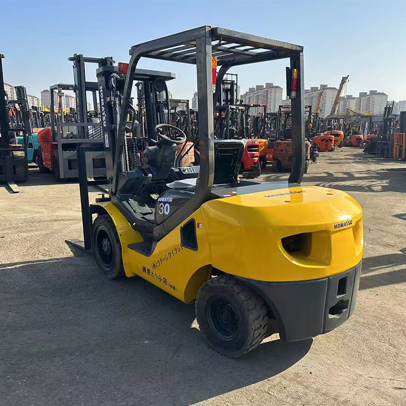 3トンのディーゼル 日本 中古コマツー FD30Tフォークリフト 4D94E エンジンタイプ