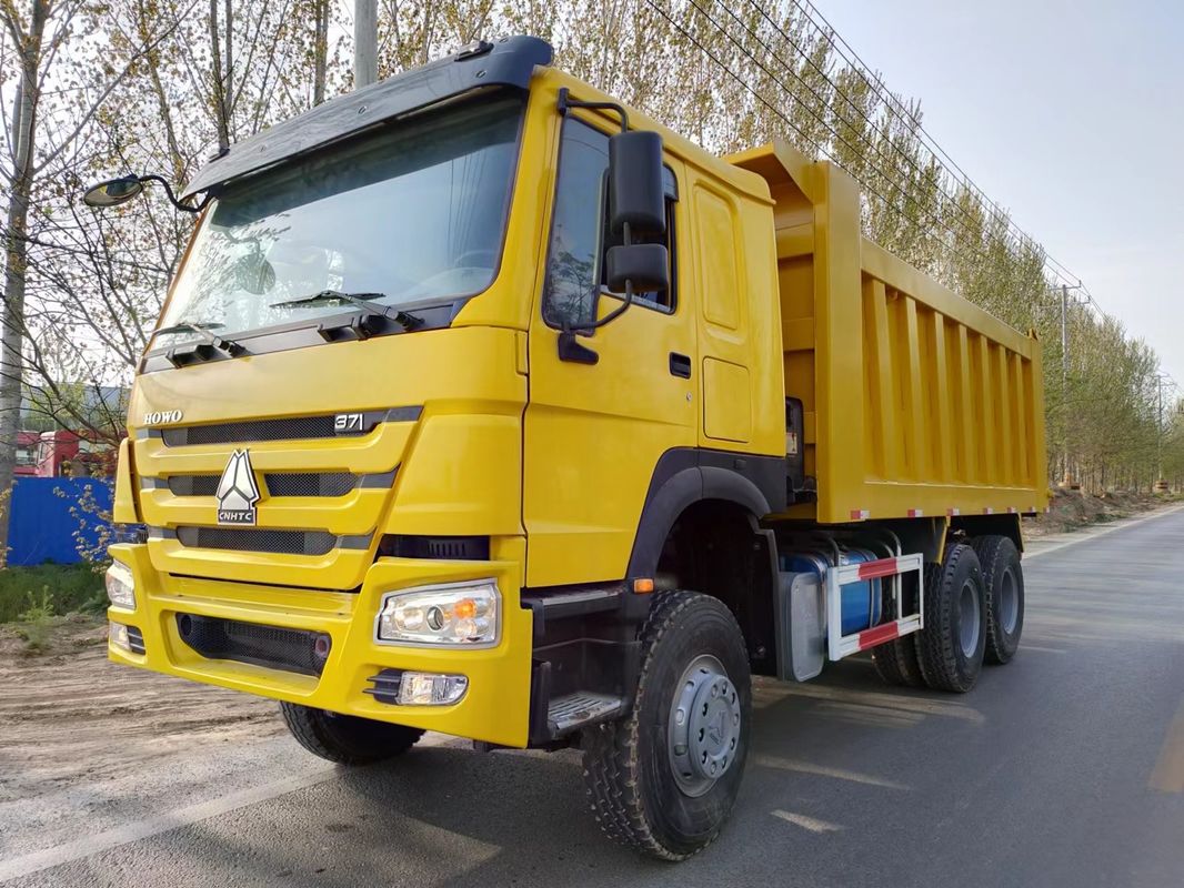 6シリンダーと126000kgブーム重量を持つDump トラック