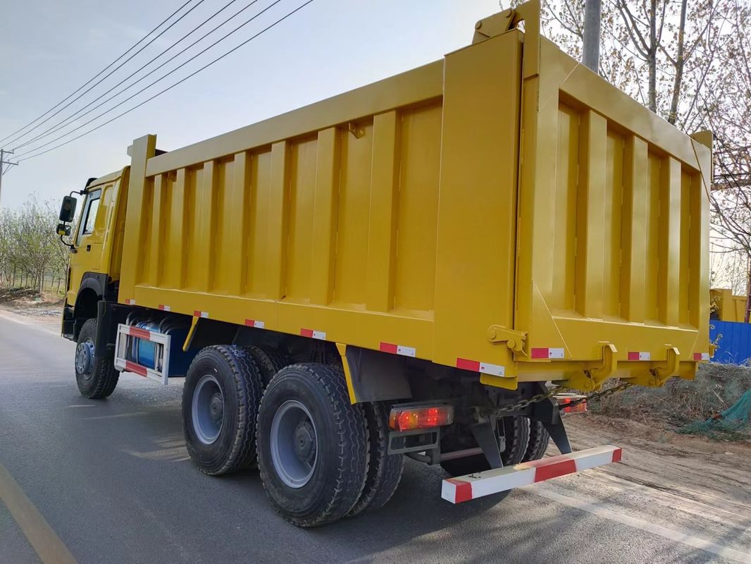 6シリンダーと126000kgブーム重量を持つDump トラック