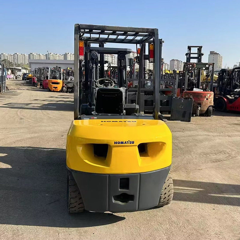 3トンのディーゼル 日本 中古コマツー FD30Tフォークリフト 4D94E エンジンタイプ