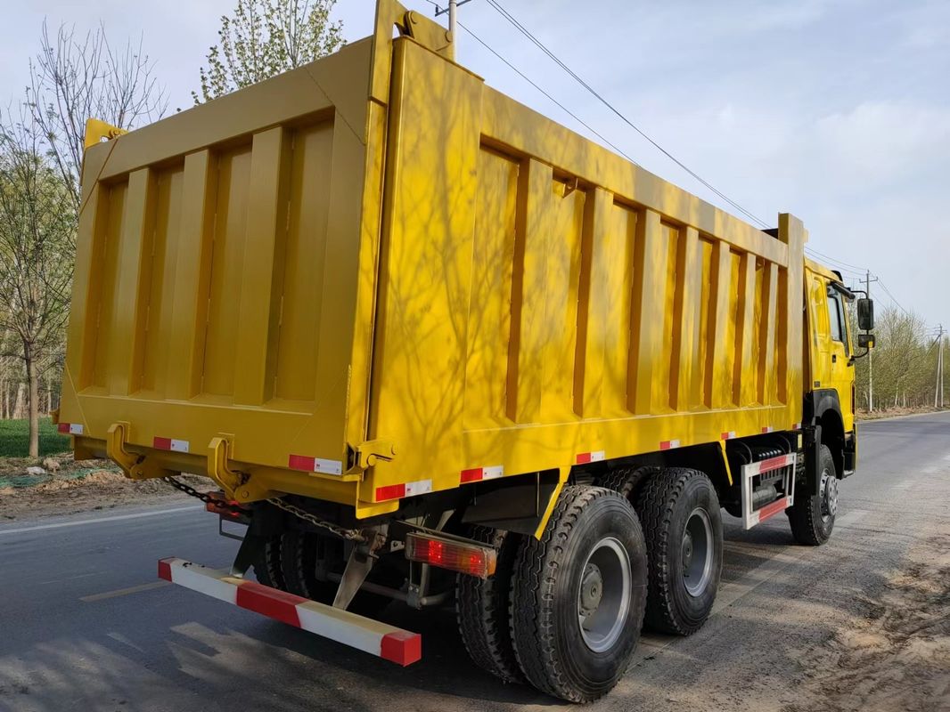 6シリンダーと126000kgブーム重量を持つDump トラック