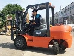 FD30 ディーゼルフォークリフト 4300 kg 重量 125mm フォーク幅