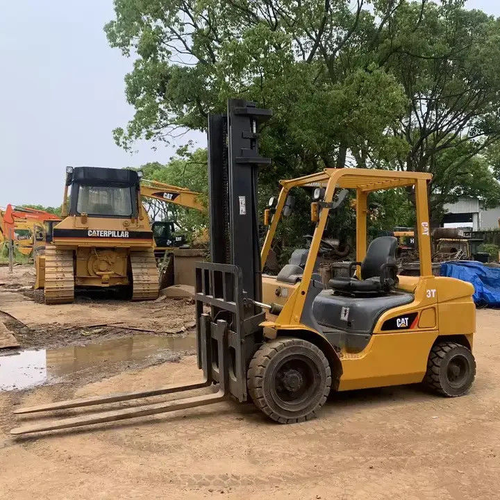 日本における3トンのディーゼルキャットフォークリフト 標準的な持ち上げ高度と150mmのフォーク幅