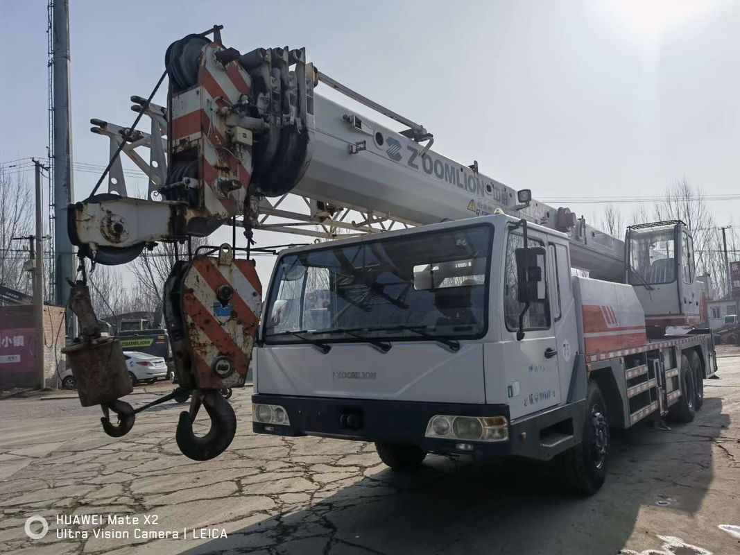 Zoomlion QY25V 20トンの移動式トラッククレーン 保証と2001~4000時間の作業