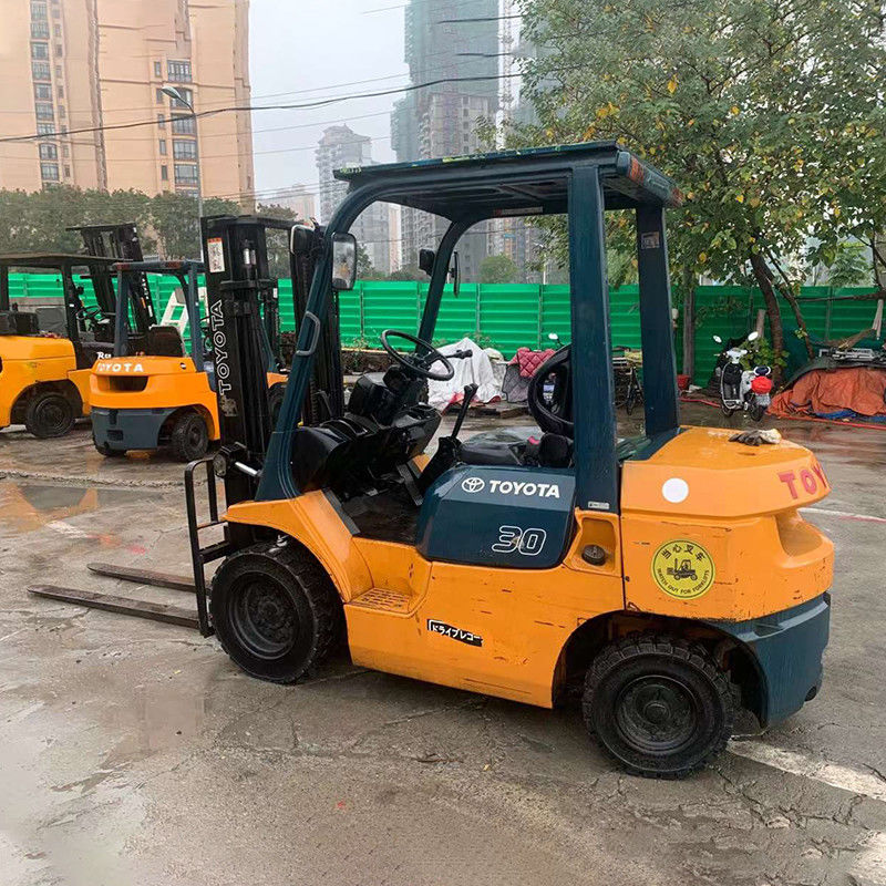 日本から3トンのバイト用フォークリフトが良好な状態で