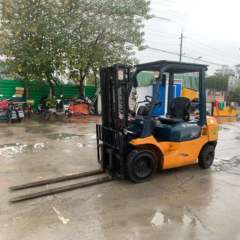 パキスタンで3千キログラムの重み持ちツール トリプレックス3tディーゼル用 サイドウェイ付きフォークリフト