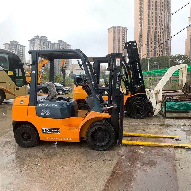 パキスタンで3千キログラムの重み持ちツール トリプレックス3tディーゼル用 サイドウェイ付きフォークリフト