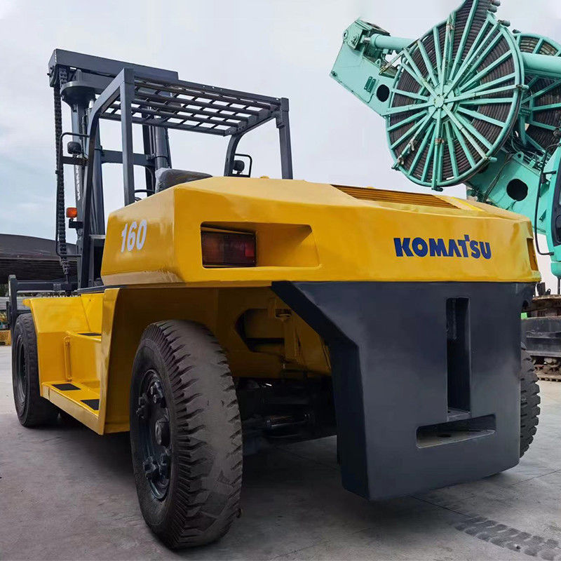 農場 16 トン ディーゼル用フォークリフト コマツー 4m リフティング高度とフォーク幅150m