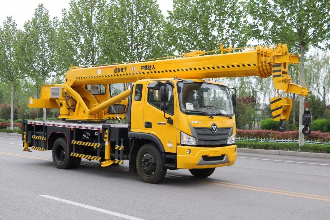 12-15トンの使用型移動クレーントラック 製造 160馬力 4200mmホイールベース