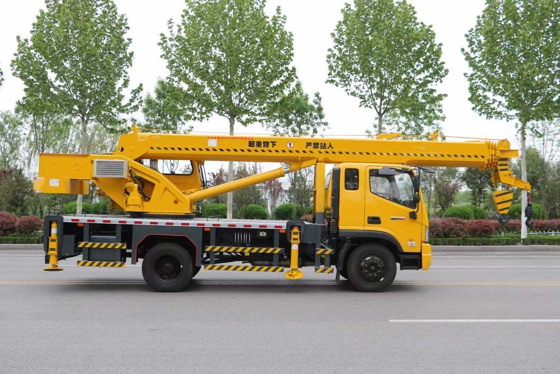 12-15トンの使用型移動クレーントラック 製造 160馬力 4200mmホイールベース