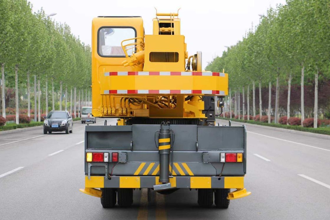 12-15トンの使用型移動クレーントラック 製造 160馬力 4200mmホイールベース