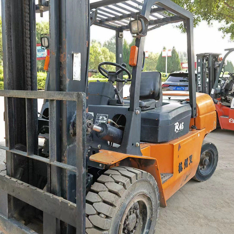 4.5トンのディーゼルフォークリフト 4WD 様々な作業環境や作業に最適