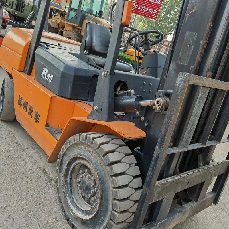 4.5トンのディーゼルフォークリフト 4WD 様々な作業環境や作業に最適